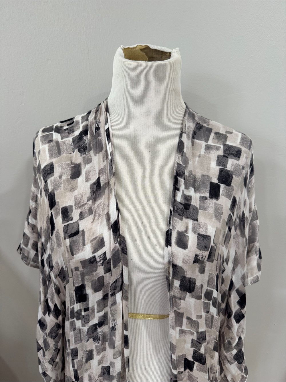 Nordstrom neutral toned Printed Lightweight long line open kimono cardigan - Picture 2 of 7